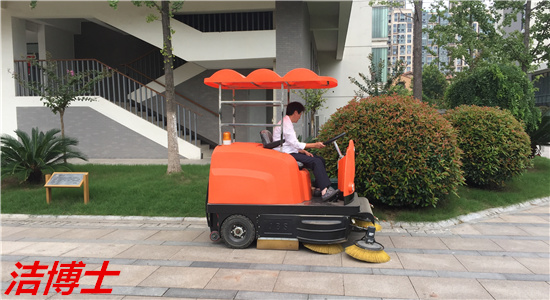 潔博士電動掃地車用戶現(xiàn)場 潔博士電動掃地車用戶現(xiàn)場