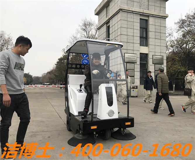潔博士電動掃地車客戶案例——淮海戰(zhàn)役烈士紀(jì)念塔管理局 潔博士電動掃地車客戶案例——淮海戰(zhàn)役烈士紀(jì)念塔管理局