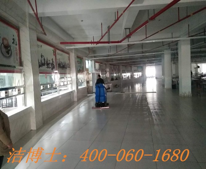 潔博士駕駛洗地機(jī)客戶案例——呂梁市高級(jí)中學(xué) 潔博士駕駛洗地機(jī)客戶案例——呂梁市高級(jí)中學(xué)