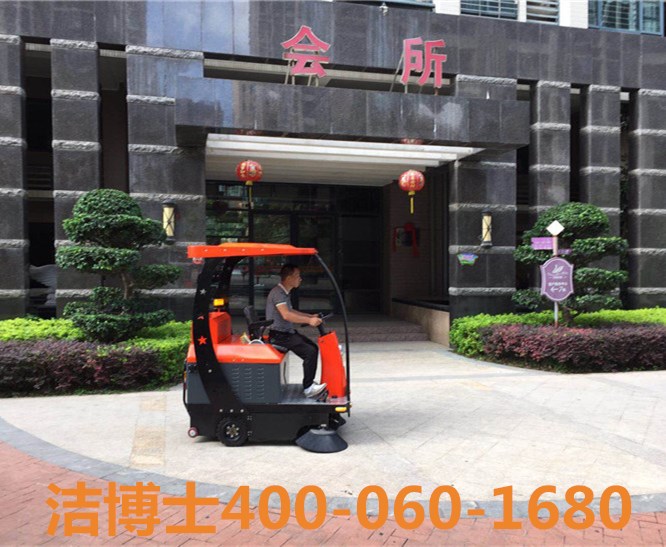 潔博士駕駛掃地車客戶案例——汕頭市福人居保潔服務(wù)有限公司