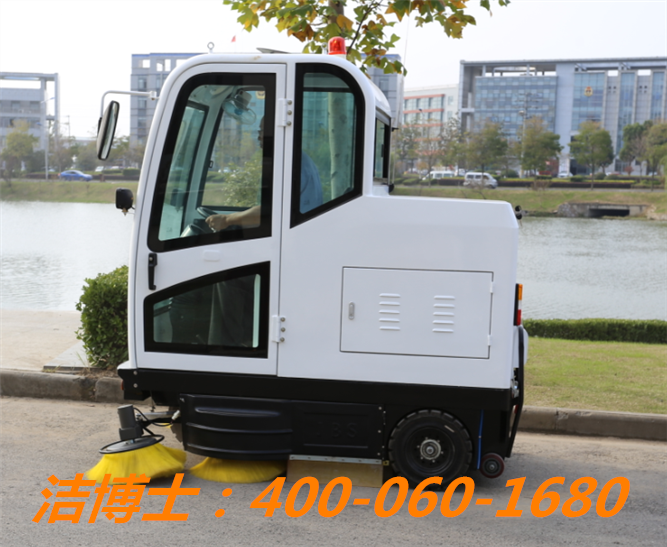 潔博士駕駛掃地車客戶案例-云南香格里拉金埔園林 潔博士駕駛掃地車客戶案例-云南香格里拉金埔園林