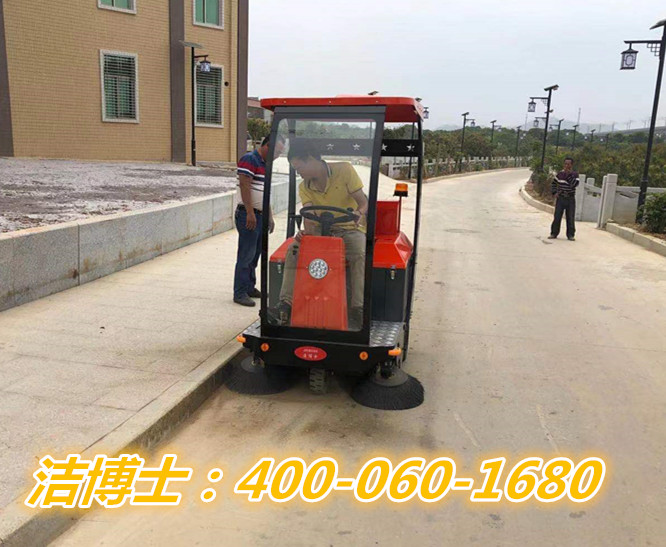 潔博士駕駛掃地車客戶案例-惠來縣葵潭鎮(zhèn)石陂村民委員會 潔博士駕駛掃地車客戶案例-惠來縣葵潭鎮(zhèn)石陂村民委員會